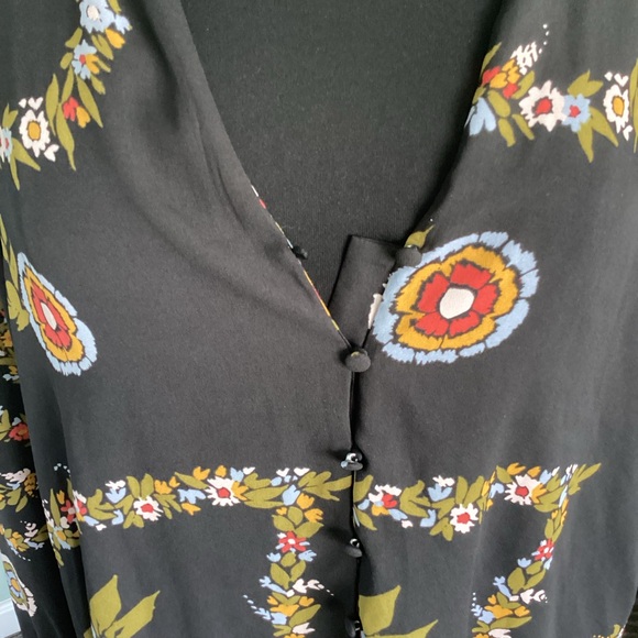 Modcloth 1970s Inspired Blouse in Black Floral Vines Button Front EUC - Picture 9 of 10